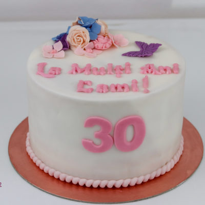 Tort decor trandafiri