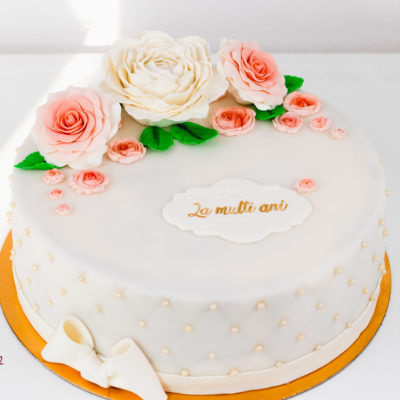 Tort decor trandafiri